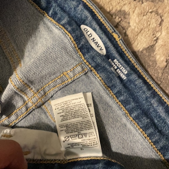 Old navy rockstar super skinny mid -rise - Picture 3 of 3